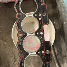 Zniszczona uszczelka głowicy