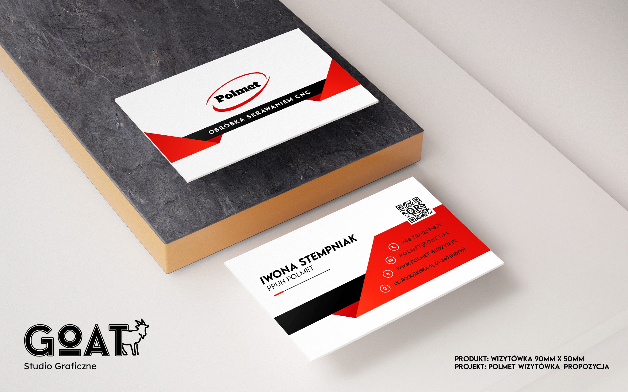 Dwie wizytówki firmy Polmet na minimalistycznym tle, jedna leżąca na szarym kamieniu z widocznym logo i nazwą, druga z danymi kontaktowymi, w prawym dolnym rogu logo studia graficznego GOAT.