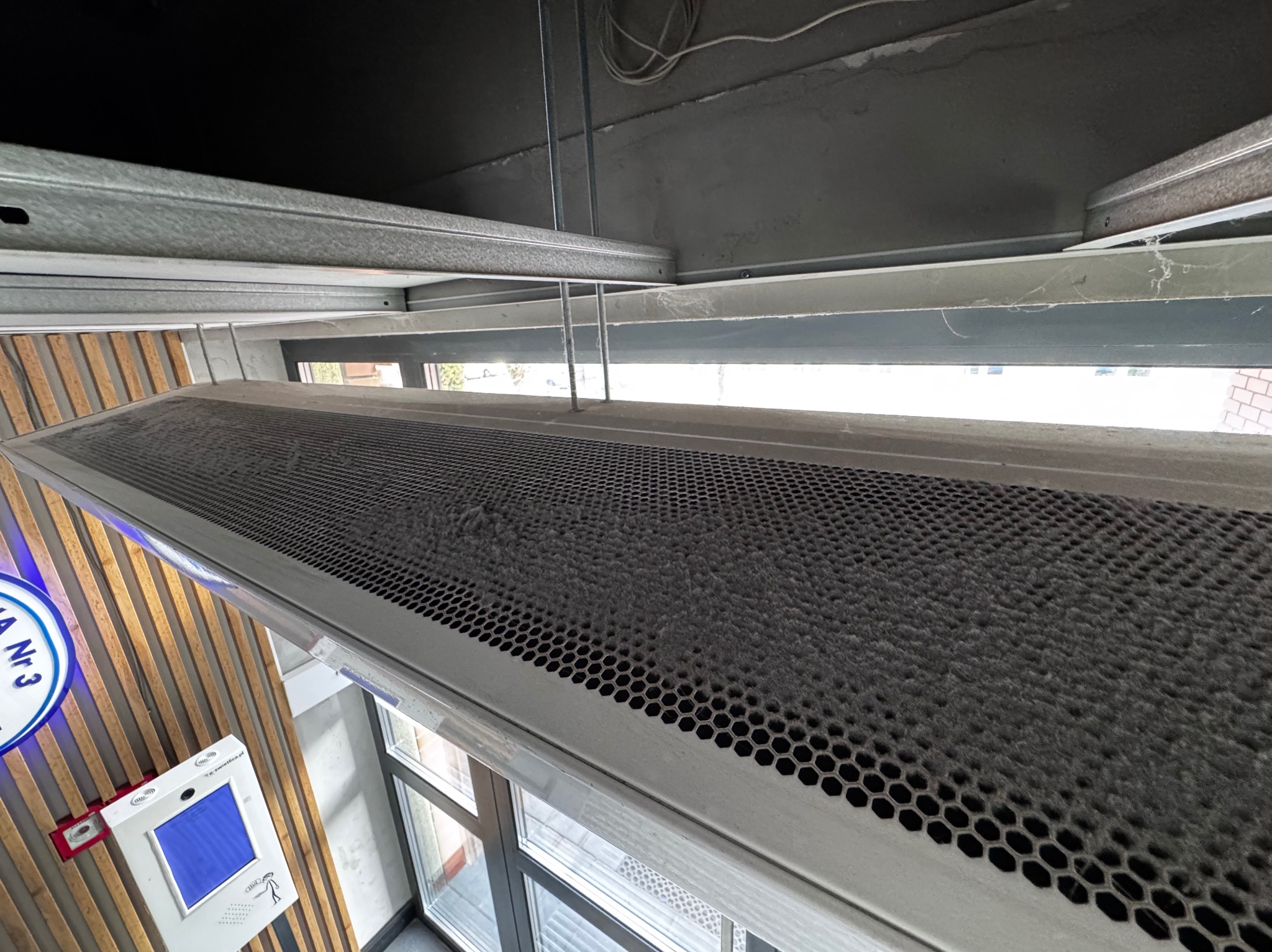 Jak widać taki kurz jak na zdjęciu to zalecam przeprowadzić serwis