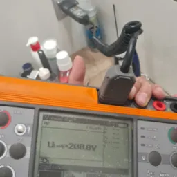 Pomalowany 'bolec' przewodu PE