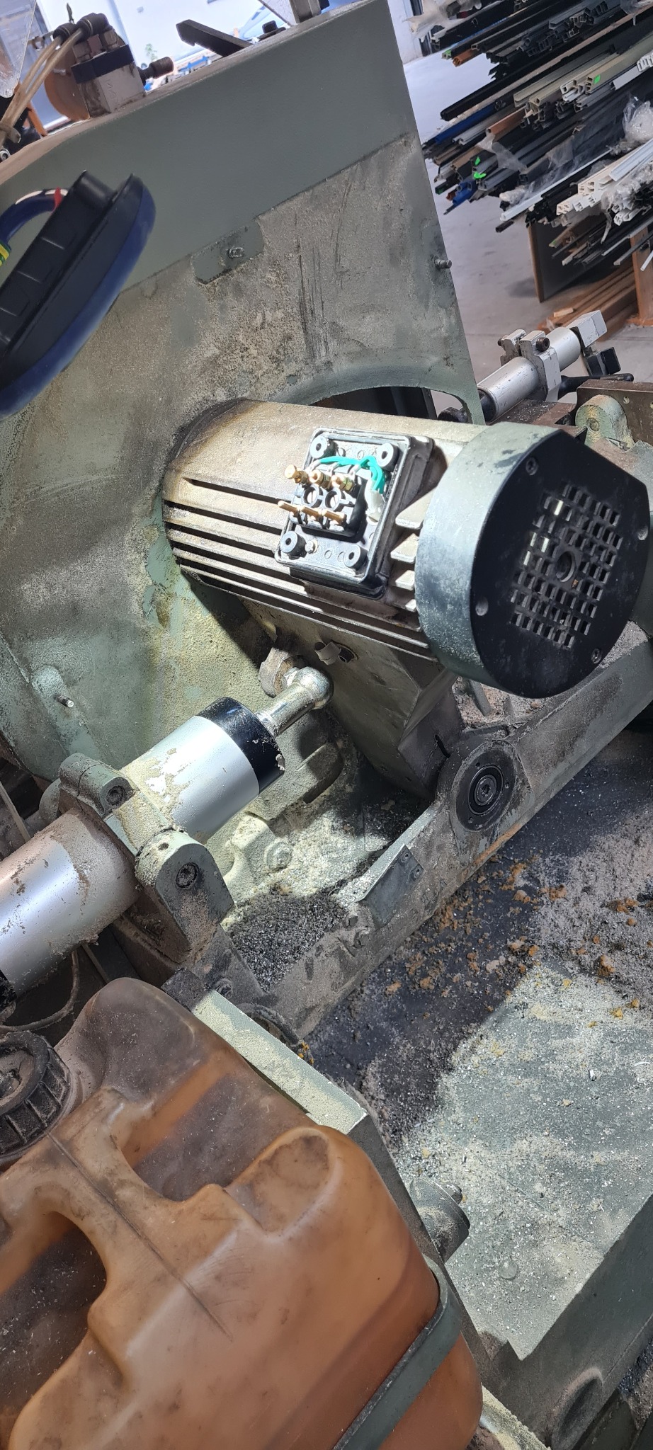 Spalony silnik piły