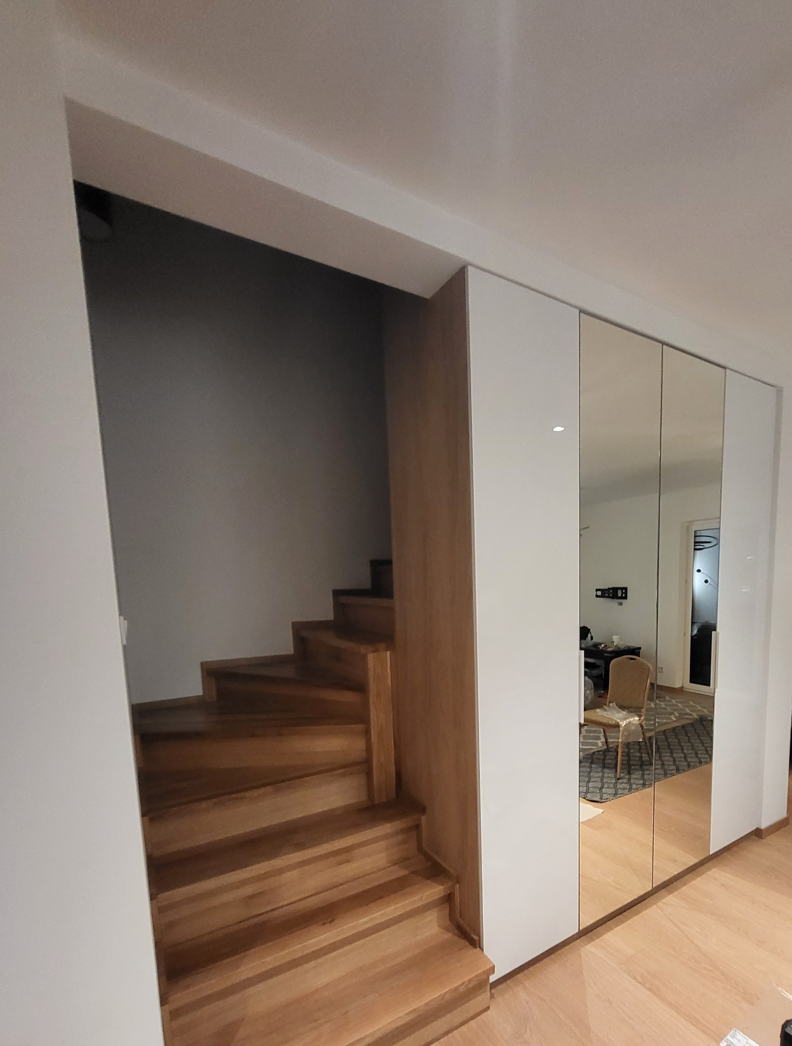 Schody na beton oraz szafa na wymiar