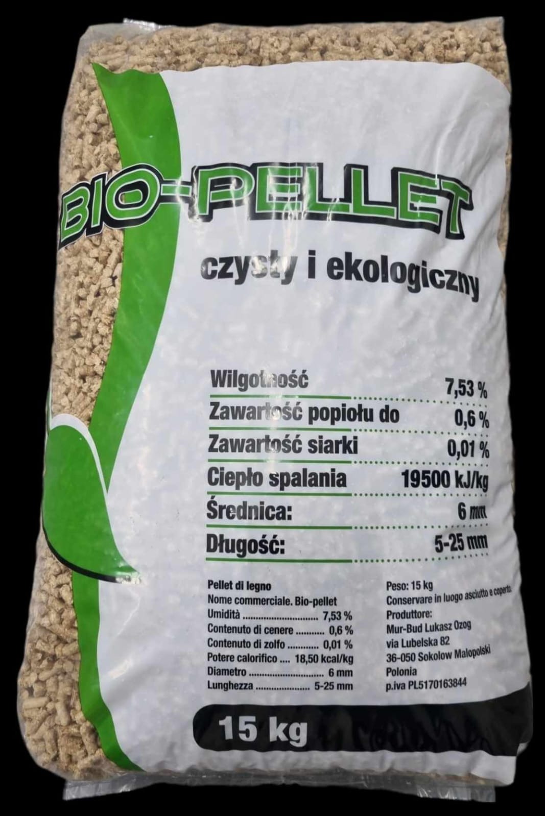 Worek 15 kg z biopelletem, widoczne informacje o parametrach produktu, takie jak wilgotność, zawartość popiołu i siarki, oraz dane producenta.
