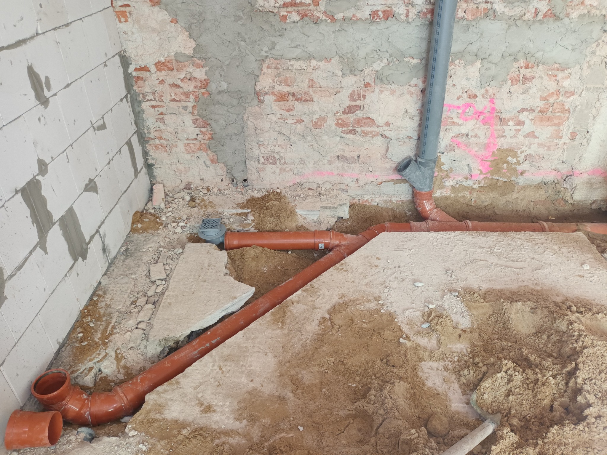 wykonanie kanalizacji pod posadzkowej