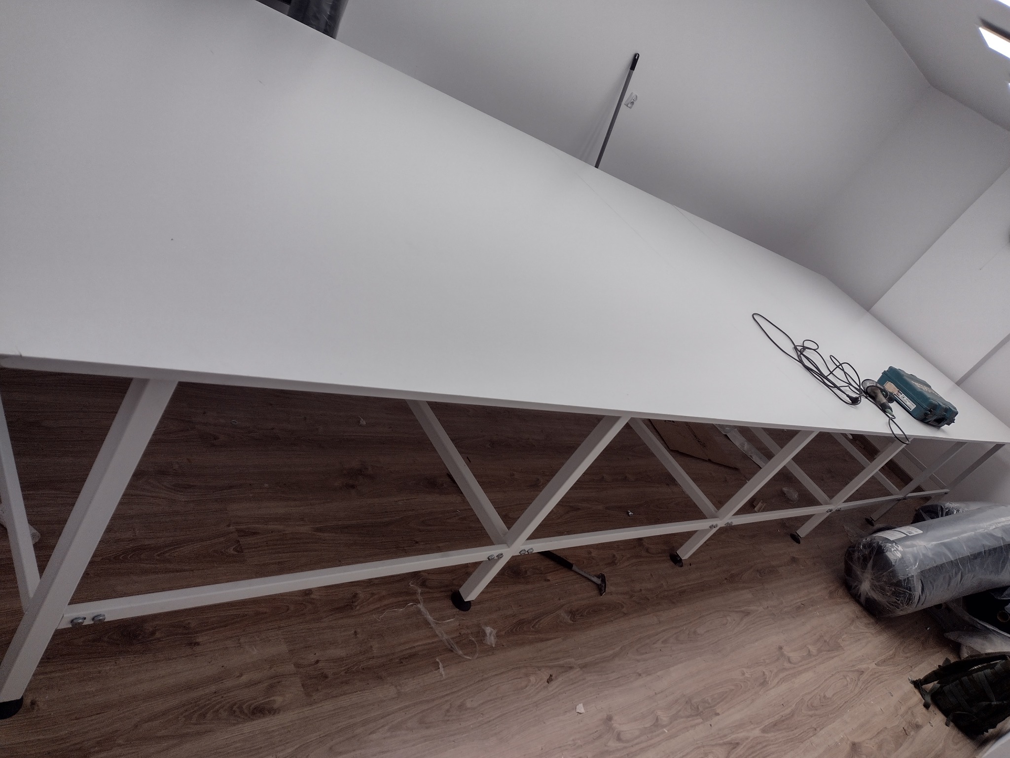 Modułowy stół 7m długości robiony na potrzeby krojowni