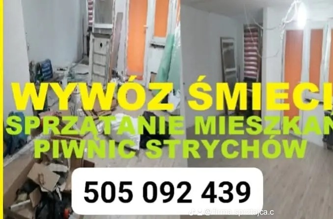 Wnętrze mieszkania przed uprzątnięciem, z widocznymi kartonami, śmieciami i elementami wyposażenia, częściowo zakryte żółto-zielonym tekstem reklamowym i numerem telefonu.