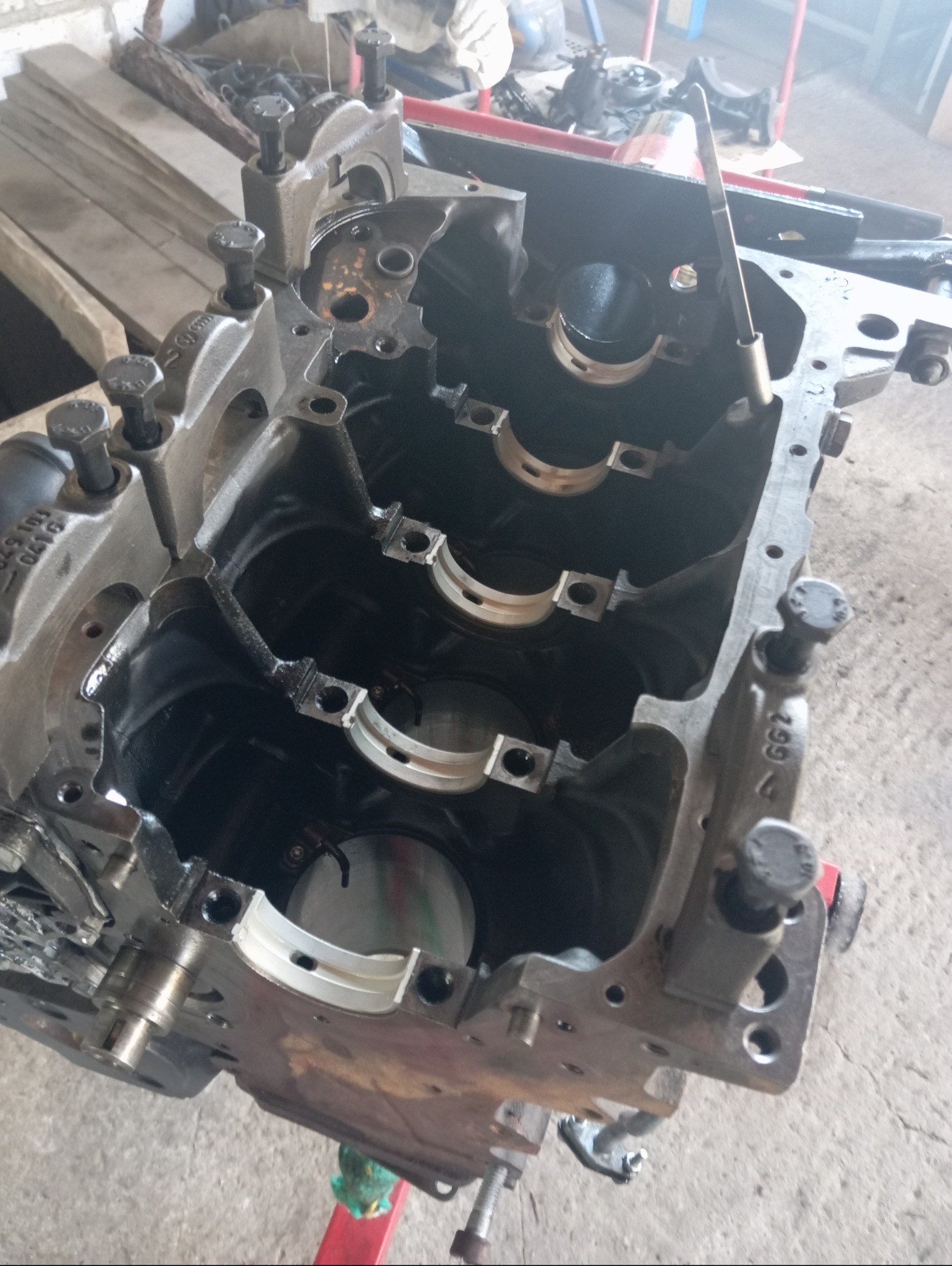 Rozbiórka oraz zmiana panewek i uszczelnień silnika 1.9TDI