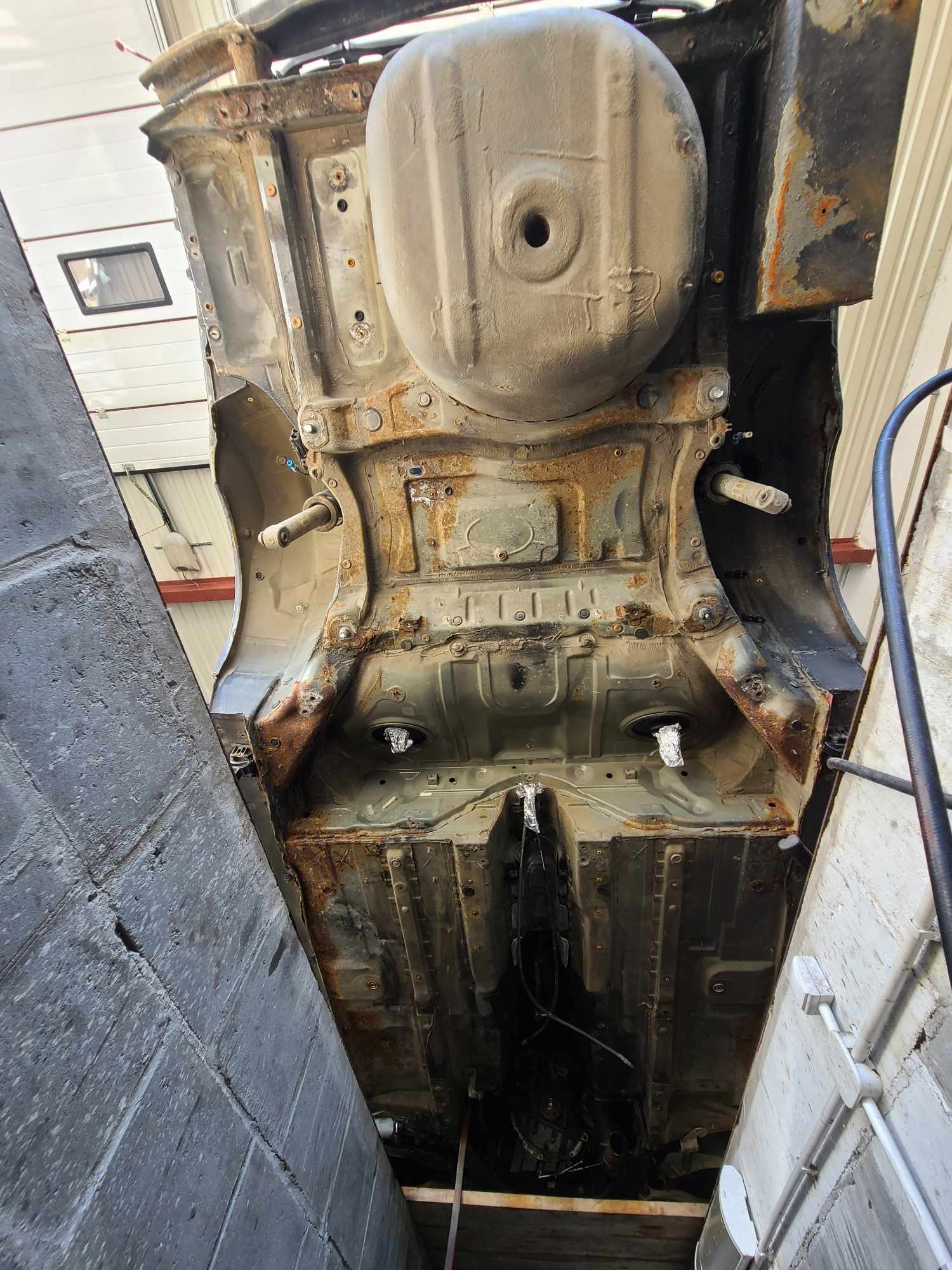 Mechaniczne usuwanie rdzy z podwozia