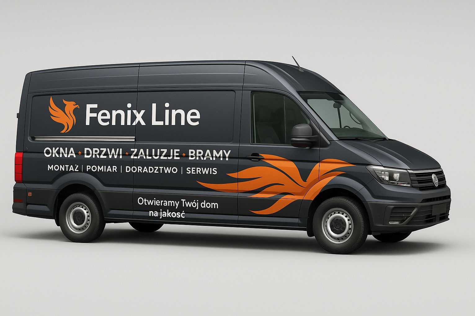Czarny van firmy Fenix Line z Kołobrzegu, z pomarańczowym logo i napisem: Okna, Drzwi, Żaluzje, Bramy, Montaż, Pomiar, Doradztwo, Serwis. Reklama na samochodzie.