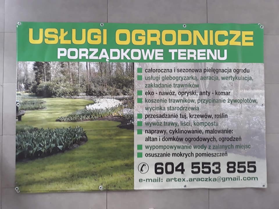 Baner reklamowy usług ogrodniczych i porządkowych z widokiem zadbanego parku i listą oferowanych prac, numerem telefonu i adresem e-mail.