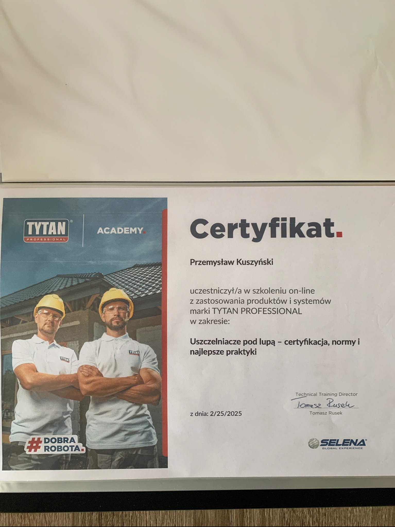 Certyfikat ukończenia szkolenia z zakresu uszczelniaczy marki Tytan Professional dla Przemysława Kuszyńskiego, z datą 25 lutego 2025.