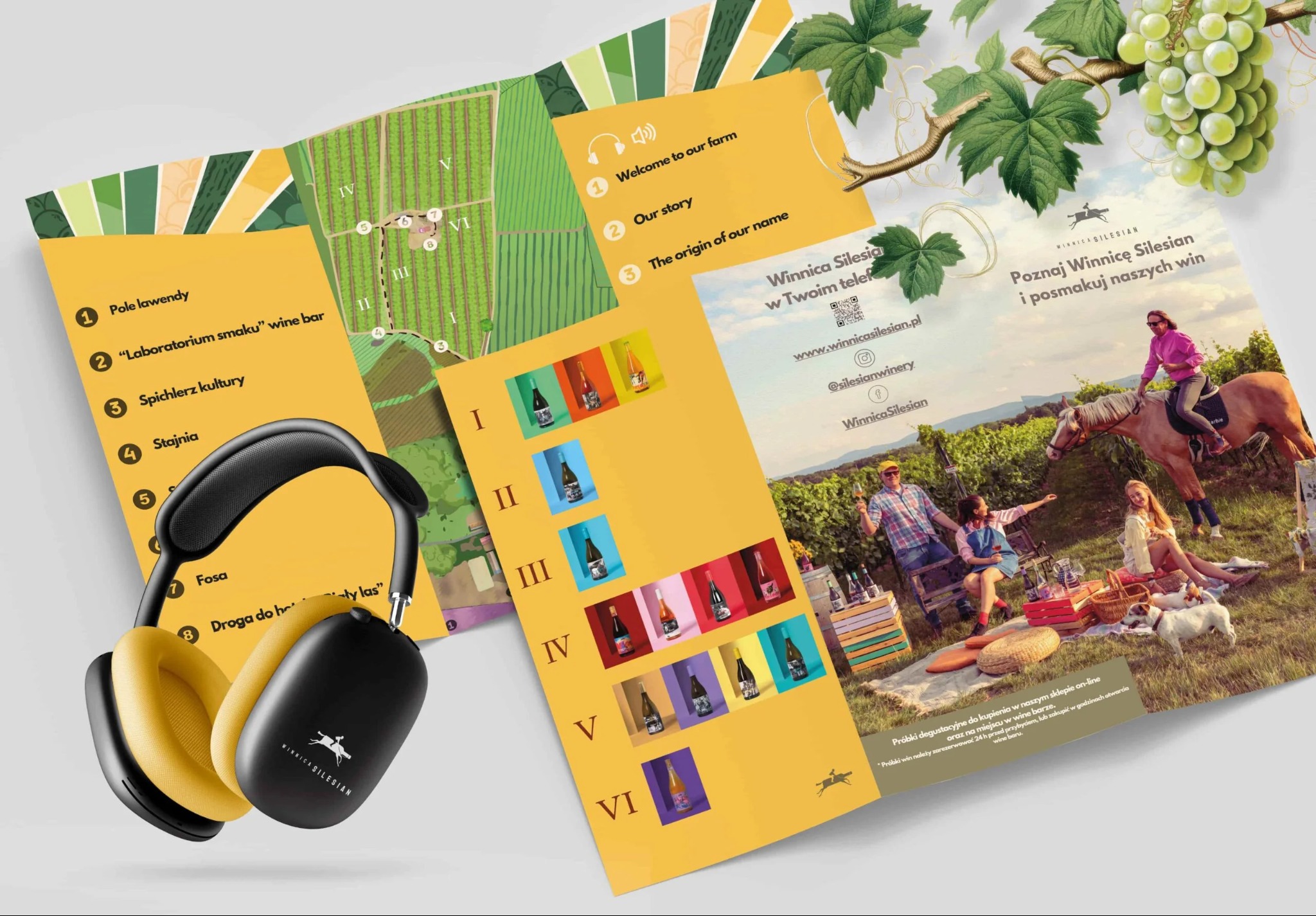 Kreatywna kompozycja materiałów reklamowych Winnicy Silesian: mapa winnicy z zaznaczonymi punktami, katalog win z kolorowymi etykietami, zdjęcie degustacji w winnicy oraz słuchawki z logo firmy...
