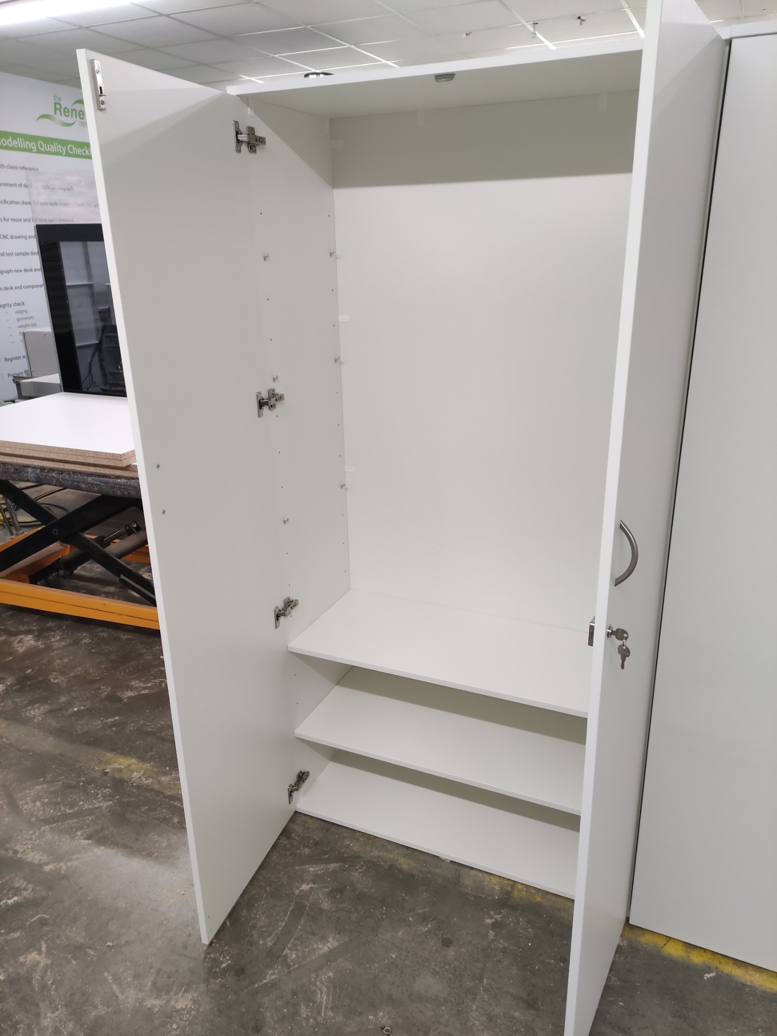 Projektowanie i wykonywanie na zamówienie szafy wolnostojące