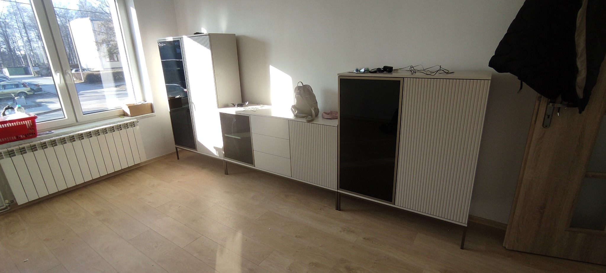 Składanie mebli z paczki