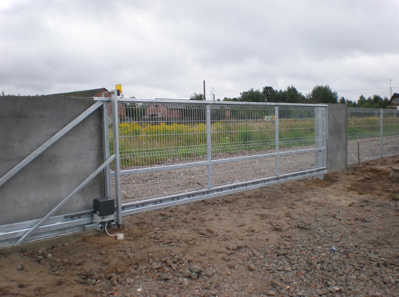 ogrodzenie panelowe z bramą automatyczną