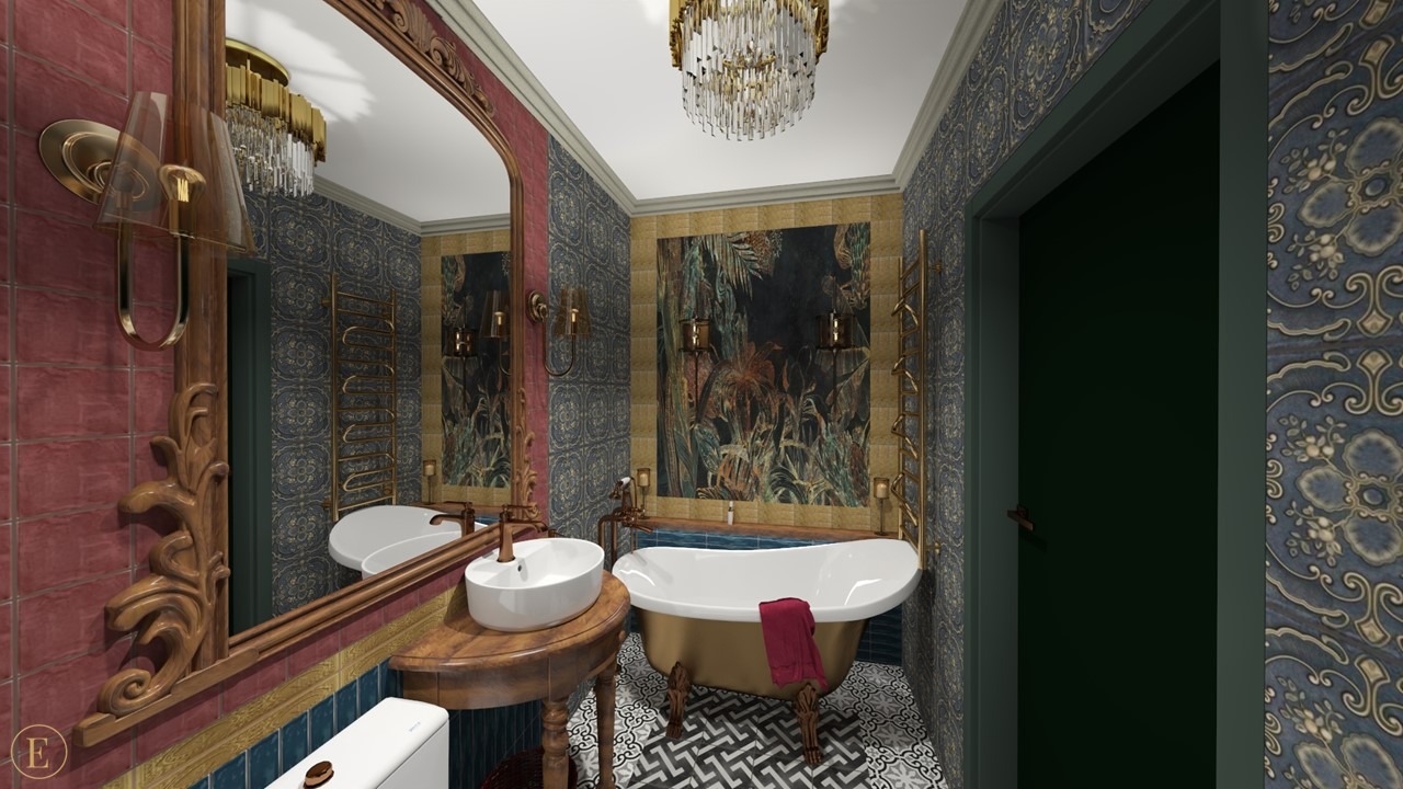 Eklektyczna łazienka z wanną na złotych nóżkach, umywalką na drewnianym blacie i ozdobnym lustrem w ramie. Ciemne, wzorzyste tapety i kryształowy żyrandol.