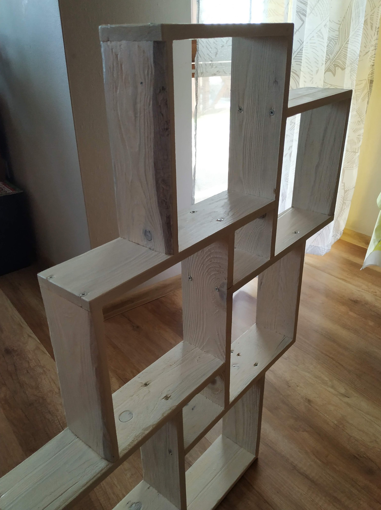 Półka szczotkowana bielona.