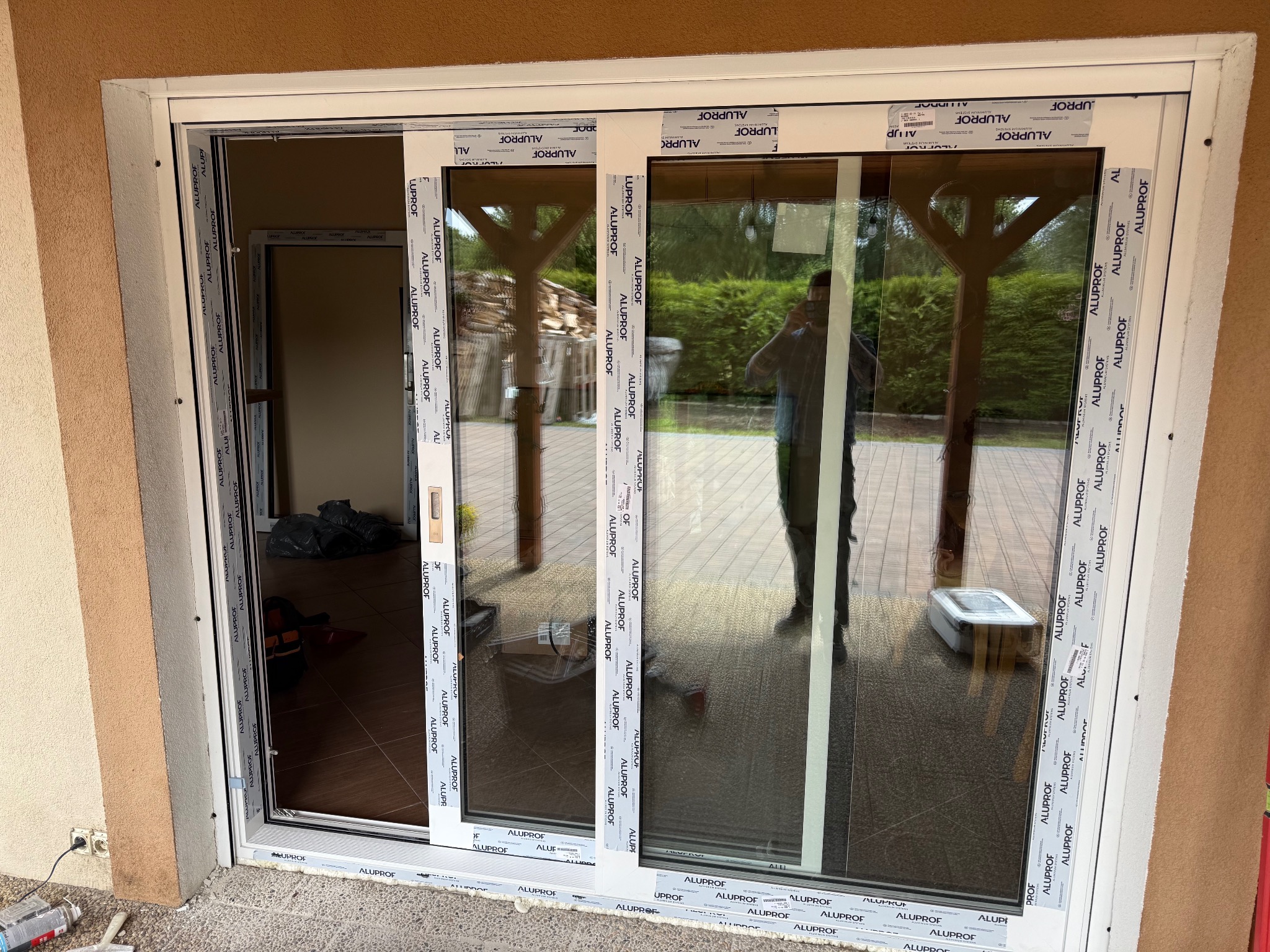 Wymiana drzwi balkonowych na parterze i piętrze na drzwi przesuwne HS.