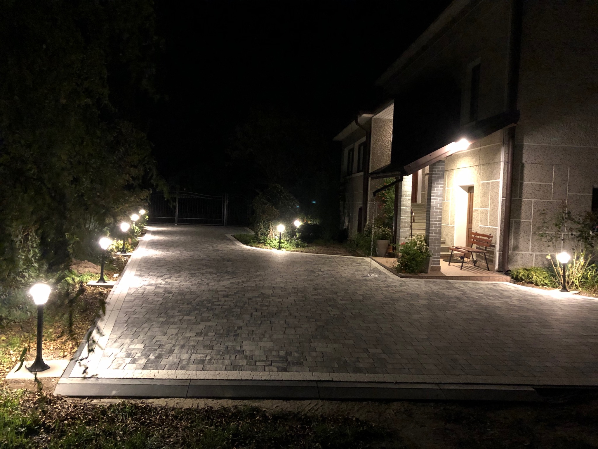 Wykonanie automatycznego oświetlenia podjazdu