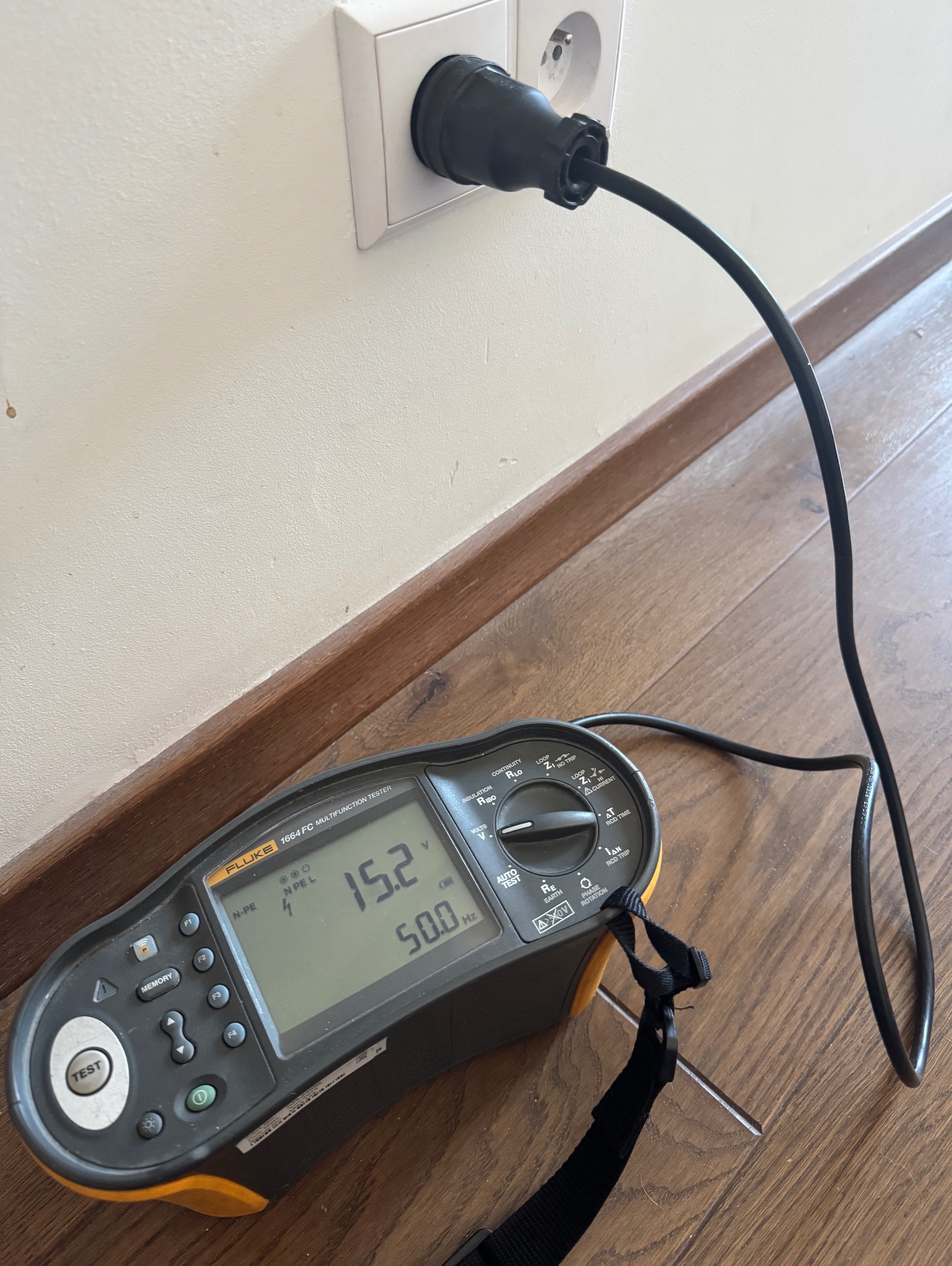 Pomiary elektryczne i wykrywanie usterek z instalacjach elektrycznych.