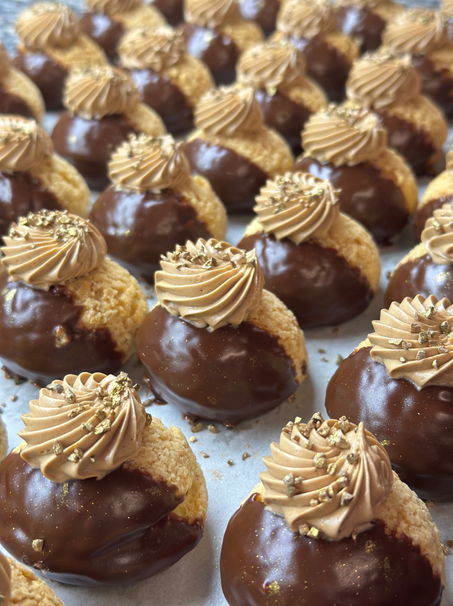 Ptysie z kremem czekoladowym i słonym karmelem