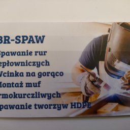 BR-SPAW Usługi spawalnicze mobilne - Wizytówka firmy BR-SPAW z ilustracją spawacza w masce podczas pracy, informująca o spawaniu rur ciepłowniczych, wcinaniu na gorąco, montażu muf termokurczliwych i spawaniu tworzyw HDPE.