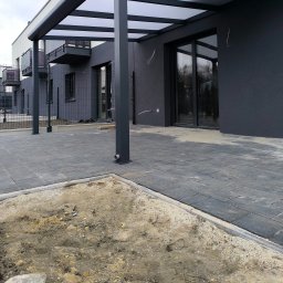 ESTIVO - Przed domem Bytom