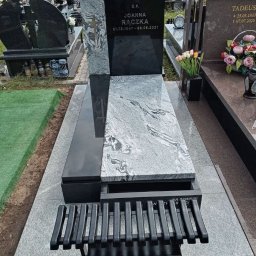 Nagrobek pojedńczy z granitu