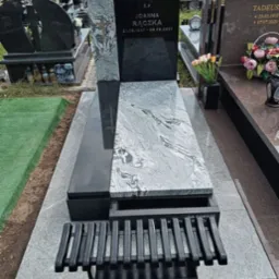 Nagrobek pojedńczy z granitu