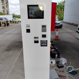 Montaż płatomatu wraz z instalacją elektryczną.