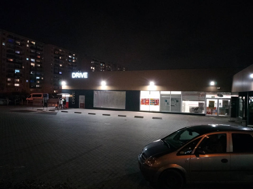 Montaż oświetlenia wraz z instalacją elektryczną.