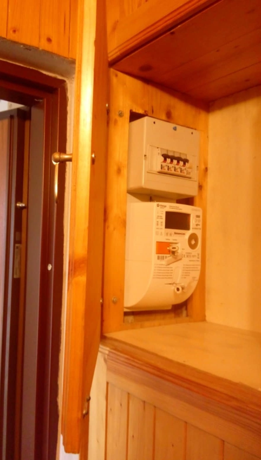 Wymiana tablicy licznikowej w mieszkaniu ze starych bezpieczników na nowe