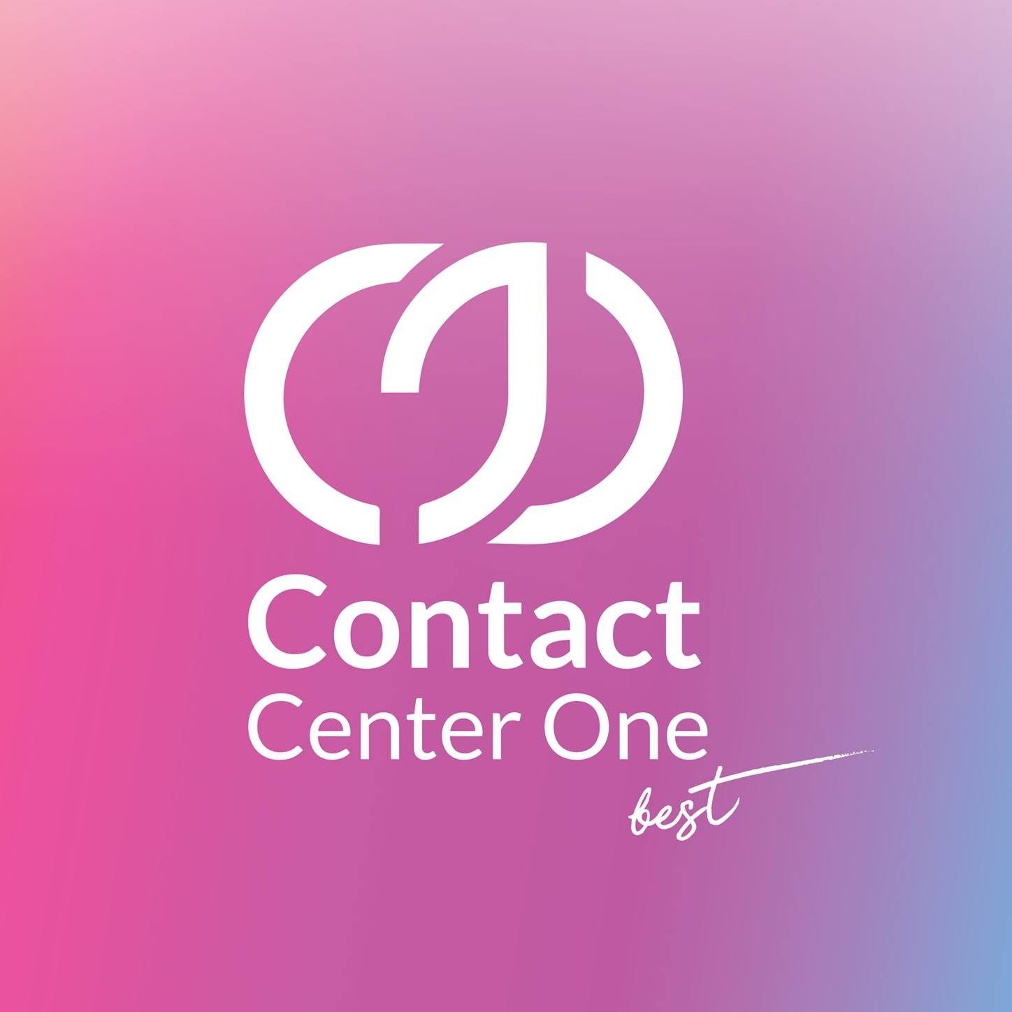 Logo firmy Contact Center One z abstrakcyjnym symbolem graficznym na rozmytym tle w odcieniach różu i błękitu.