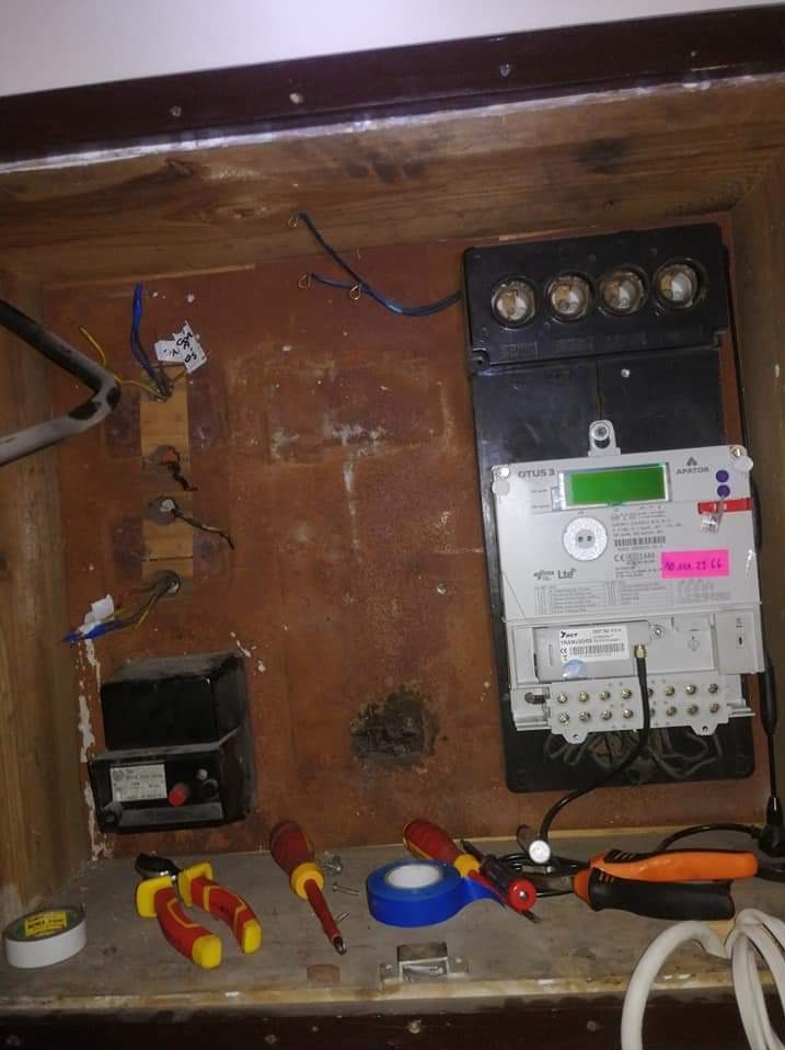 Wymiana bezpieczników starego typu oraz rozdzielnie budowlane