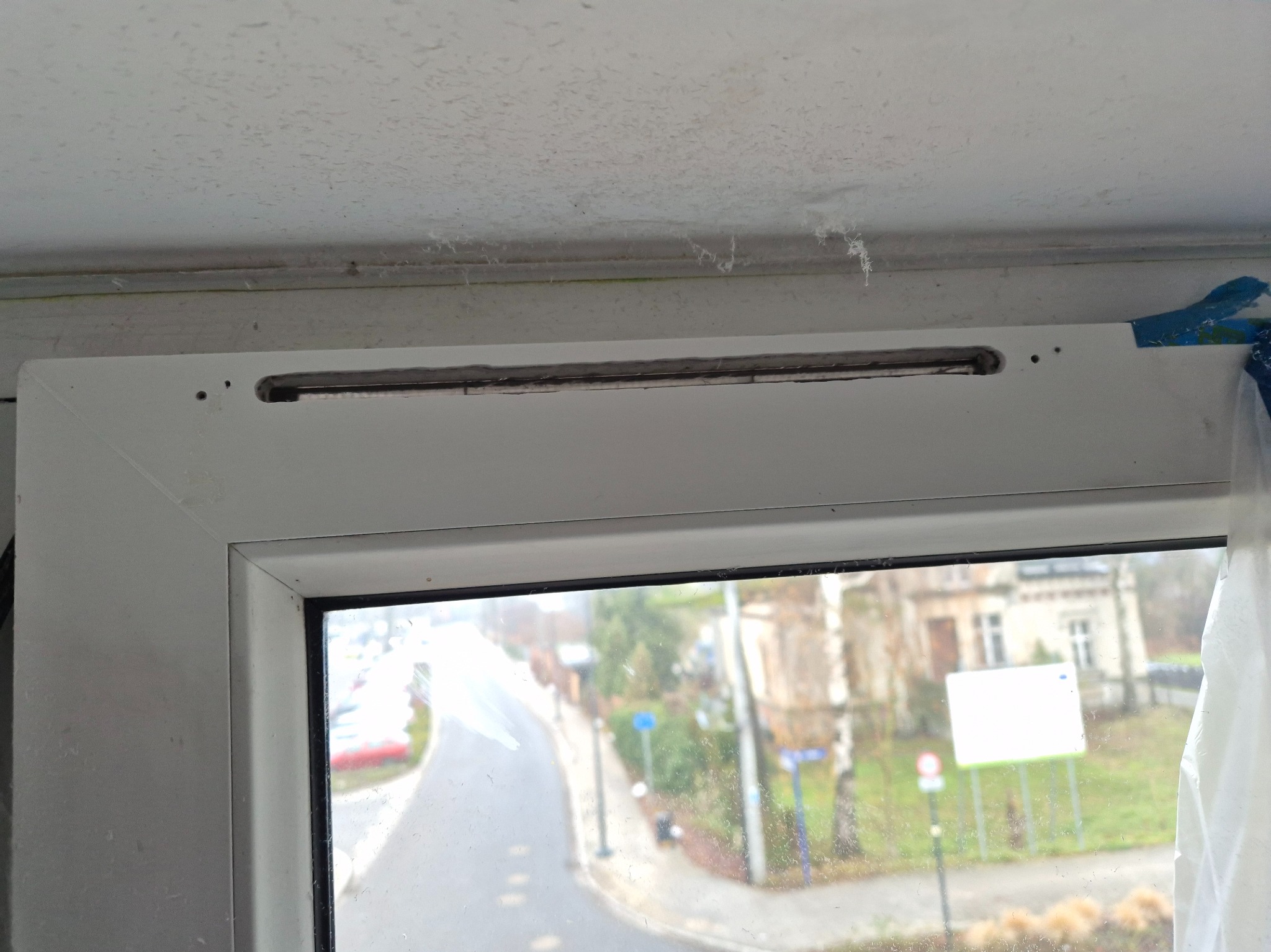 Otwory pod nawiewnik frezuję specjalną frezarką.