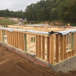 Budowa fundamentow oraz pierwsza kondygnacja