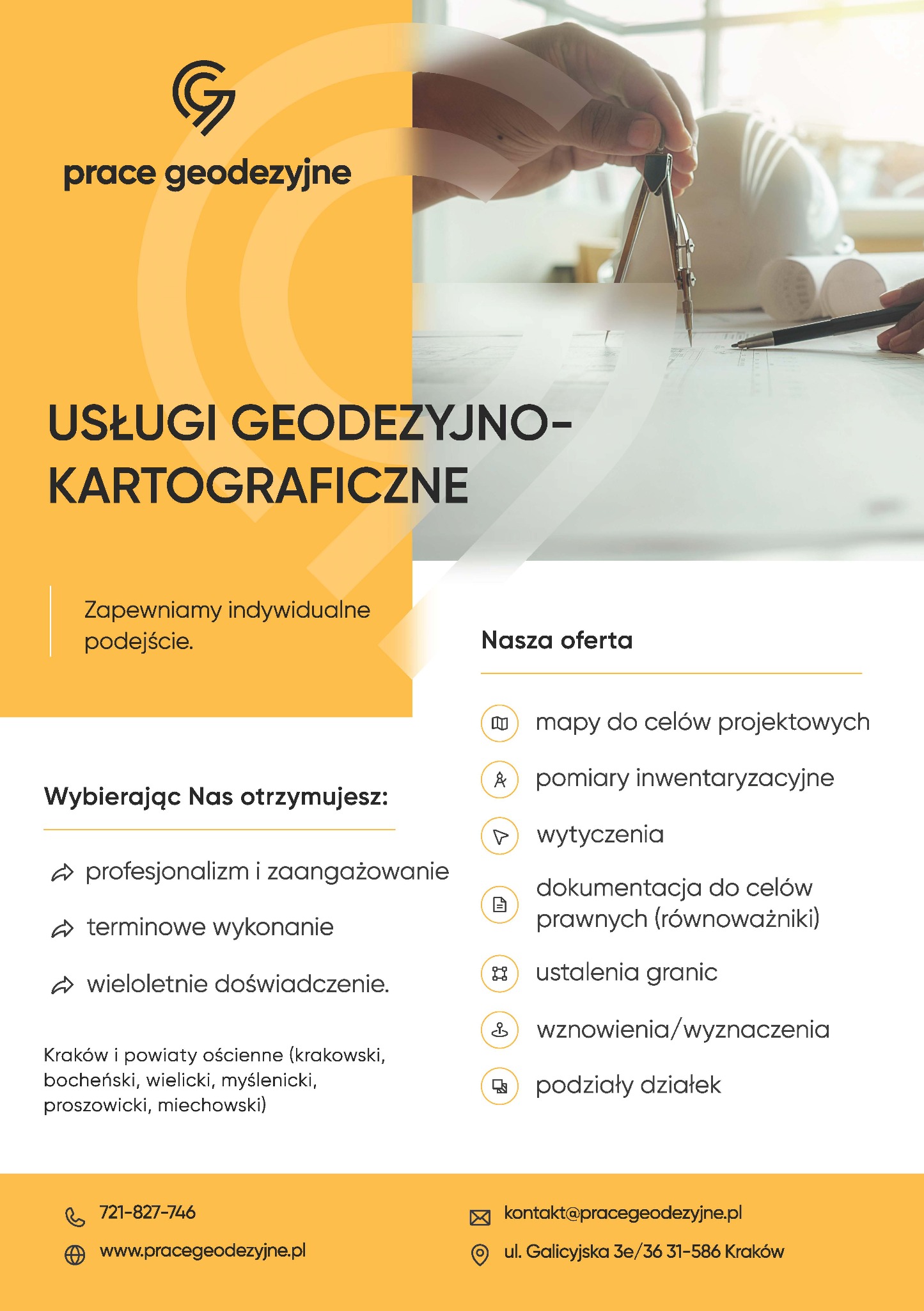 Reklama usług geodezyjno-kartograficznych: dłoń kreśląca cyrklem na mapie, w tle kask budowlany i zwinięte plany