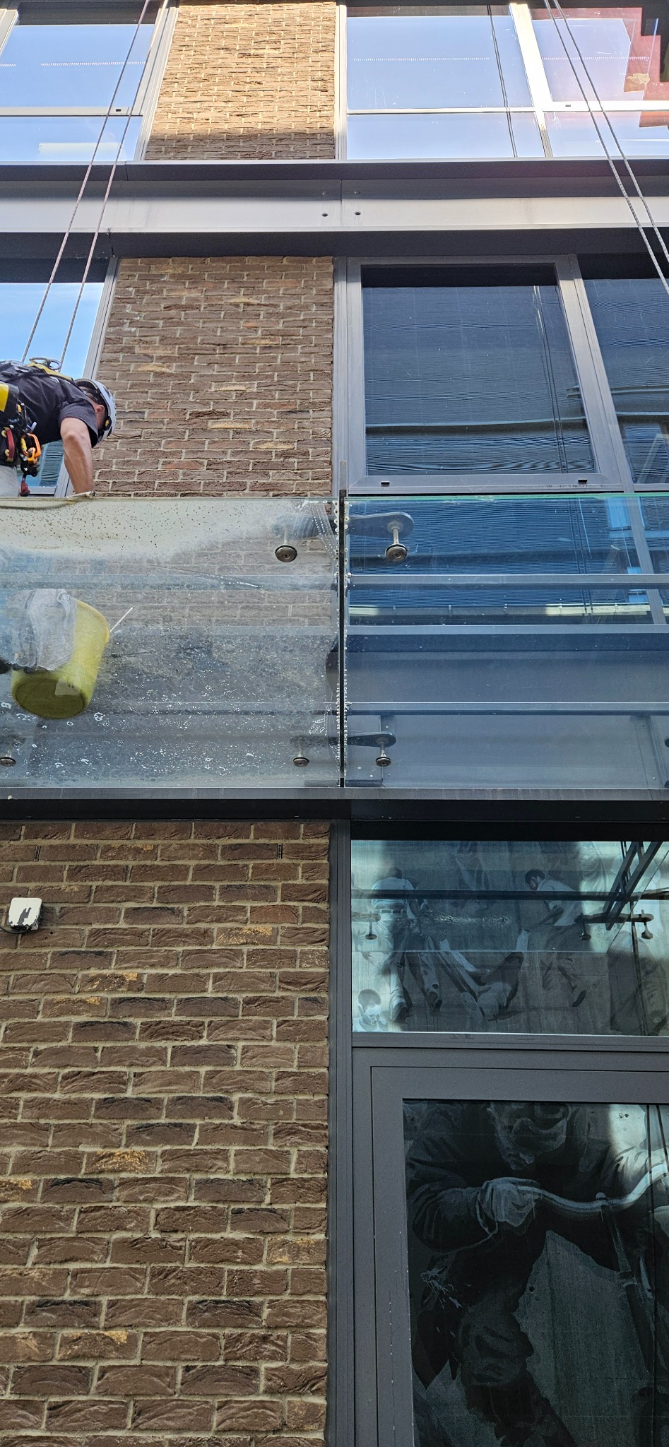 Mycie daszków szklanych