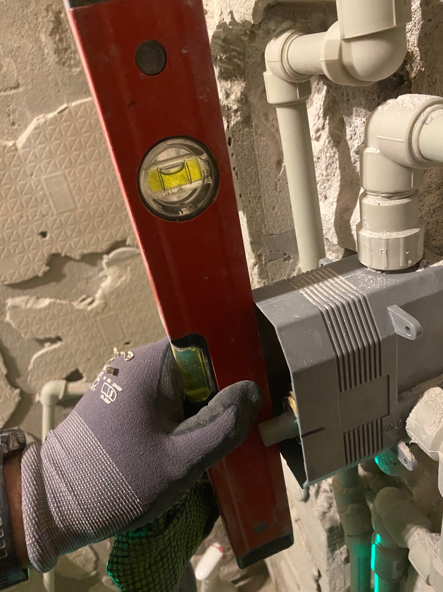 Wszystko mierzone laserami i poziomnicami, praca na oko nas nie interesuje:D