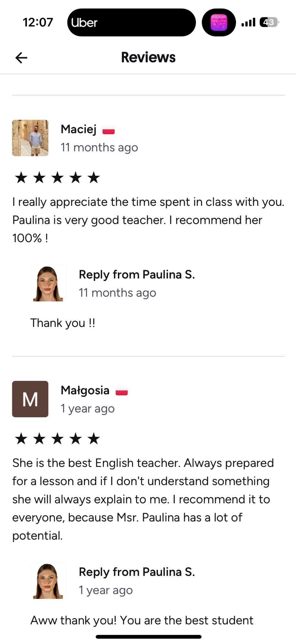 Zrzut ekranu z recenzjami użytkowników na temat nauki języka angielskiego, zawierający oceny w postaci gwiazdek i pozytywne komentarze dotyczące nauczyciela Pauliny S.