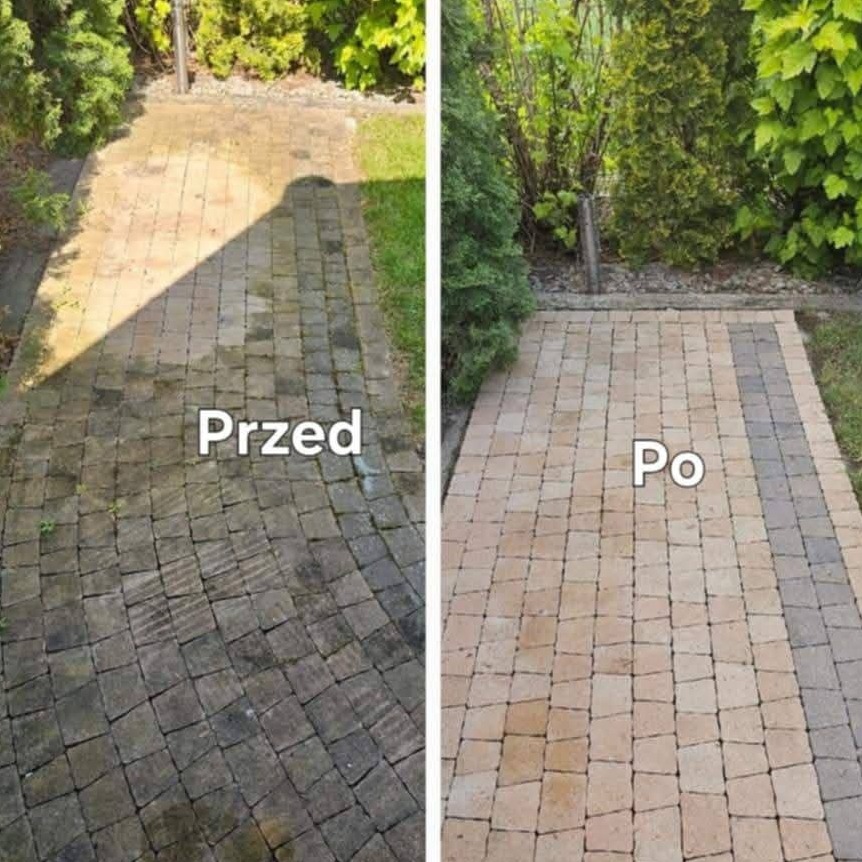 Porównanie stanu kostki brukowej przed i po czyszczeniu: lewa strona brudna, pokryta mchem i zabrudzeniami, prawa strona czysta, ukazująca naturalny kolor kostki.