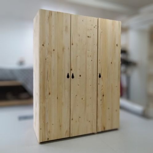 Prosta szafa wg zamówienia Klientki z świerku.