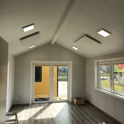 Montaż osprzętu i promienników podczerwieni.