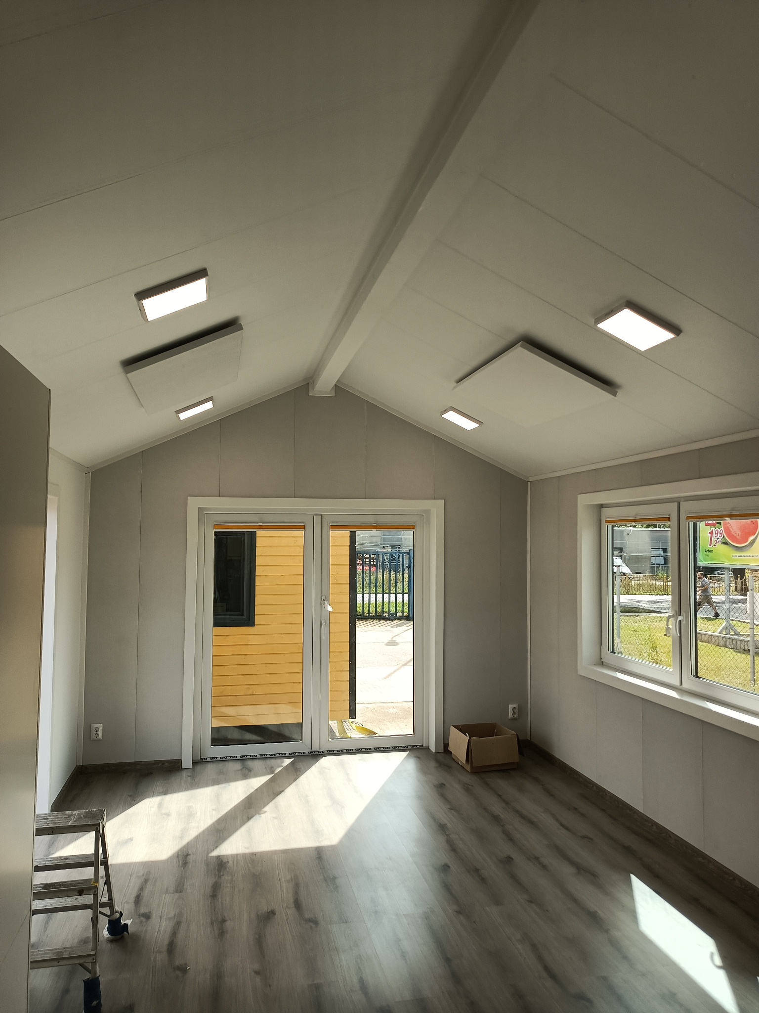 Montaż osprzętu i promienników podczerwieni.