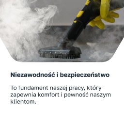 Simplebee Khrystyna Kuzmenko - Czyszczenie parowe dywanu z bliska, żółte rękawice, para unosząca się nad ciemną powierzchnią, tekst 'Niezawodność i bezpieczeństwo'