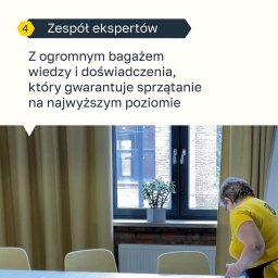 Simplebee Khrystyna Kuzmenko - Kobieta w żółtej koszulce czyści biały stół konferencyjny w jasnym pomieszczeniu, w tle okno z widokiem na budynek z cegły.