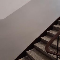 Malowanie ścian, balustrady, listew przypodłogowych