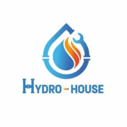 Logo firmy hydraulicznej Hydro-House: stylizowana kropla wody z płomieniem, rura i klucz francuski na białym tle.