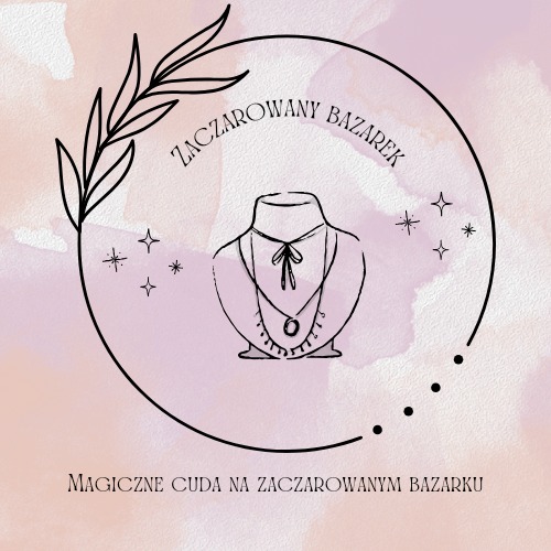 Delikatny, ręcznie rysowany logotyp sklepu internetowego z biżuterią, przedstawiający manekin z naszyjnikami w okręgu z liściem i gwiazdkami, na tle w pastelowych odcieniach różu i beżu. Tekst...