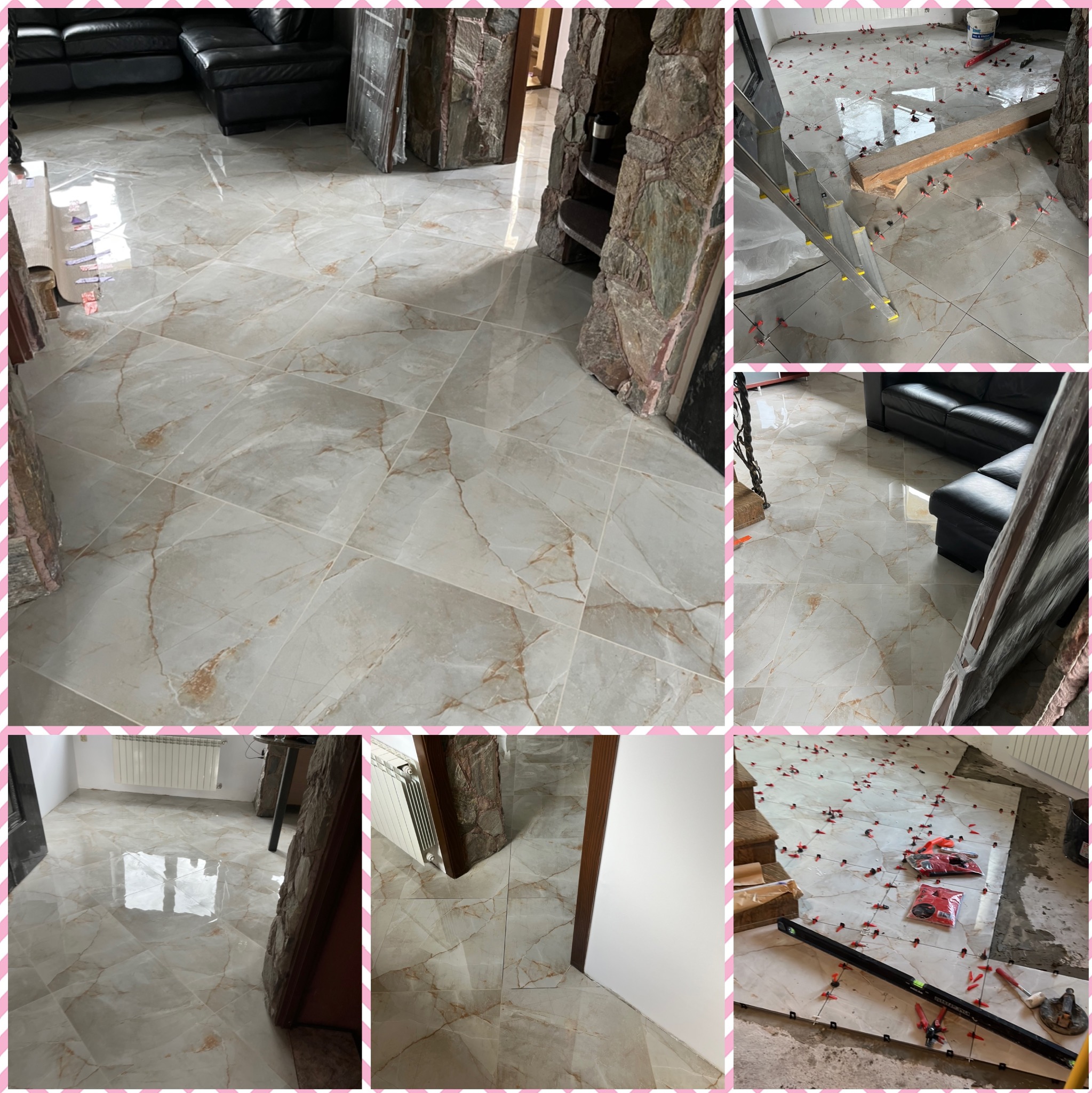 Jasne, marmurkowe płytki podłogowe w salonie, część z nich już ułożona, na pozostałych widoczne narzędzia glazurnicze i poziomica. W tle skórzana kanapa i kamienne wykończenie.